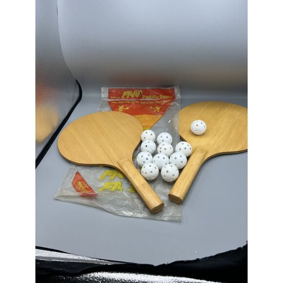 Vtg 70s Paddle Game All Original 10" Wooden Bat w/ 11 Balls FRAP Hong Kong MCM - Picture 3 of 16